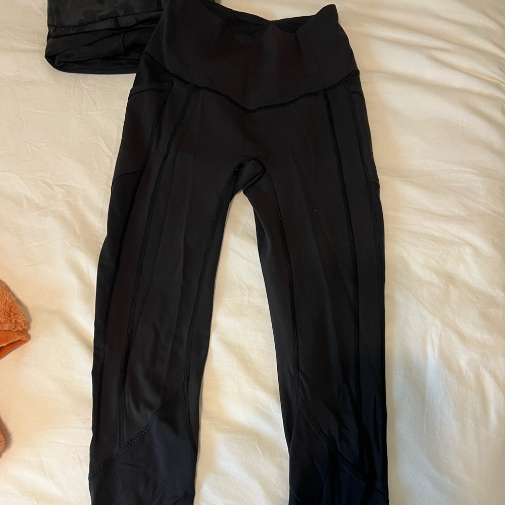 Lululemon Cropped Black Athletic Legging with Pockets, Size 4